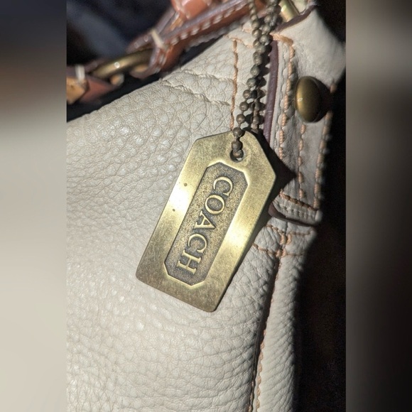 Coach Chelsea - Picture 3 of 12